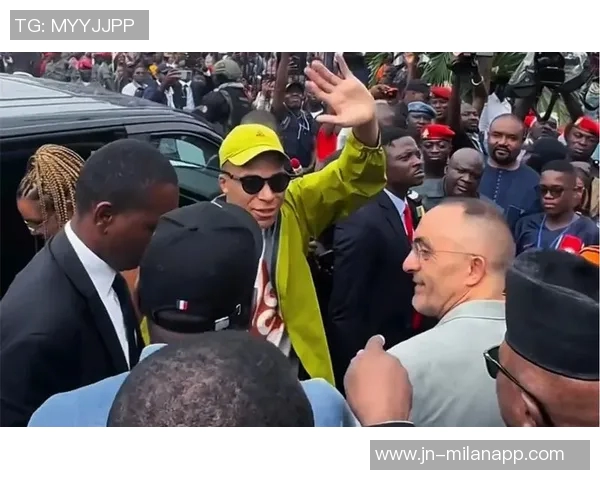 查马杜神奇折射助喀麦隆迅速扳平姆巴佩场边热情庆祝 查马杜神奇折射助喀麦隆迅速扳平姆巴佩场边热情庆祝