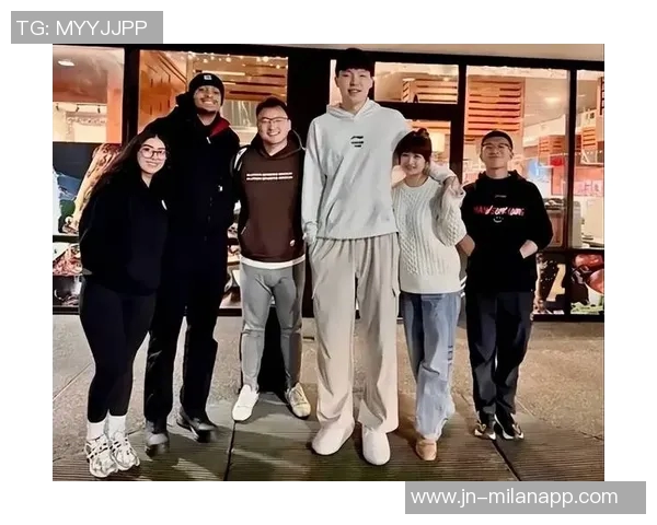 杨瀚森与奥登同框合影分享小圣诞树装饰喜悦时刻即将迎接12月的到来