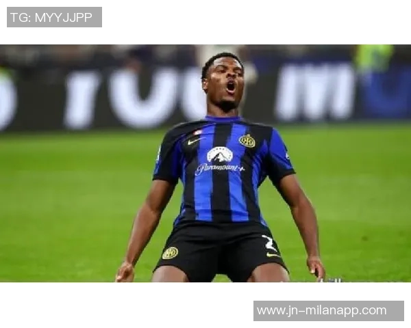 国米冬窗计划通过租借补强右边路应对邓弗里斯伤情恢复缓慢问题 国米冬窗计划通过租借补强右边路应对邓弗里斯伤情恢复缓慢问题