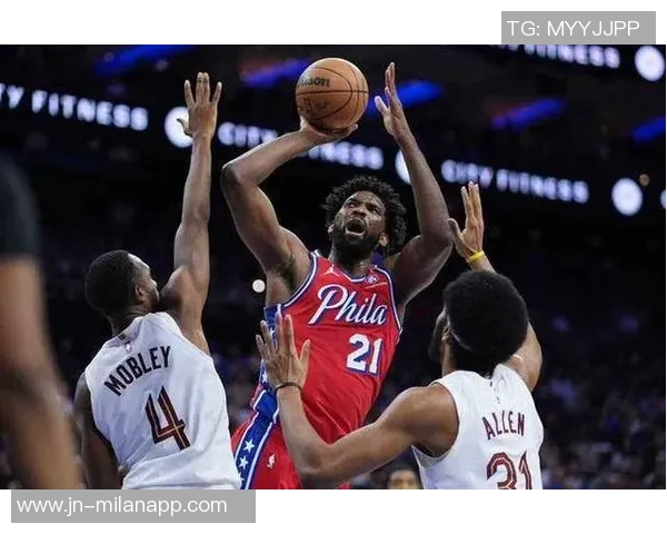 亨特快攻如闪电起飞骑扣恩比德大帝瞬间跪倒场上震撼全场 亨特快攻如闪电起飞骑扣恩比德大帝瞬间跪倒场上震撼全场