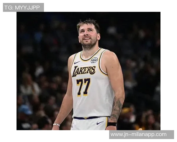 东契奇幽默自嘲英语水平调侃八村塁大学经历引发关注